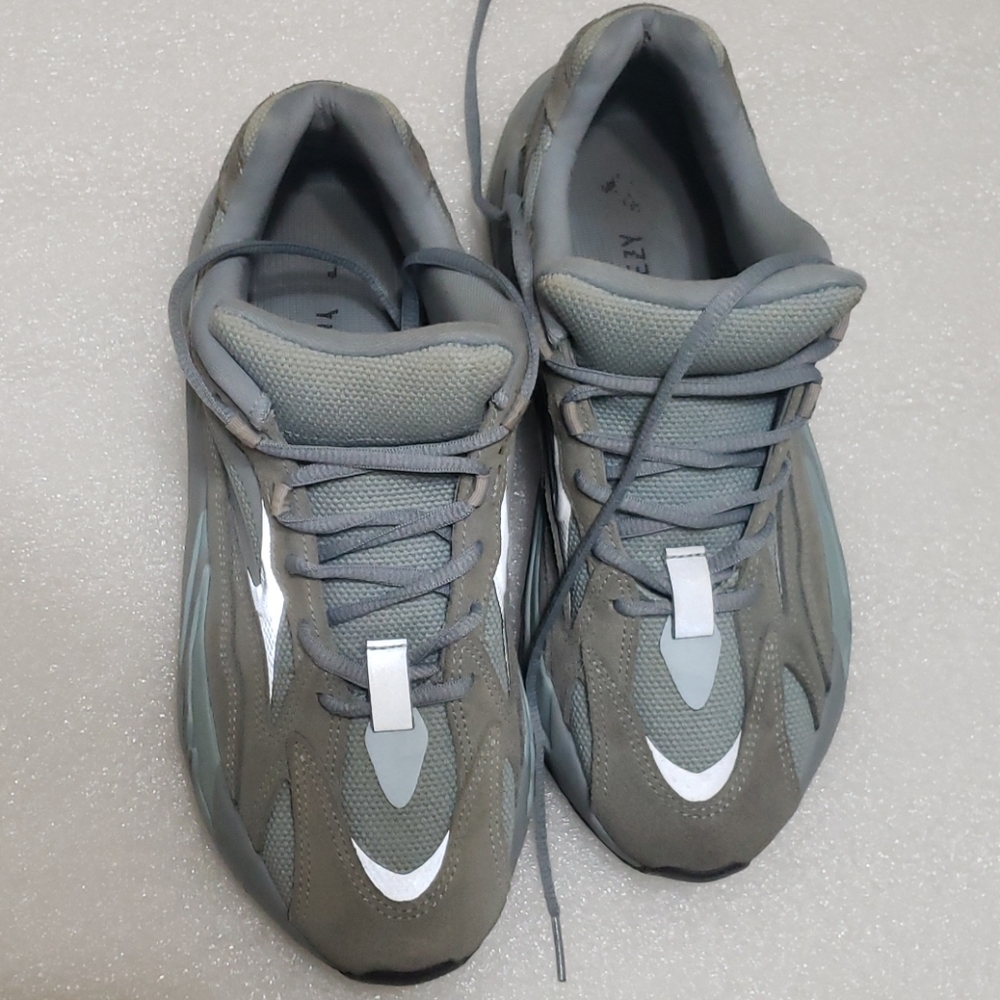 YEEZY ORTHOLITE 700